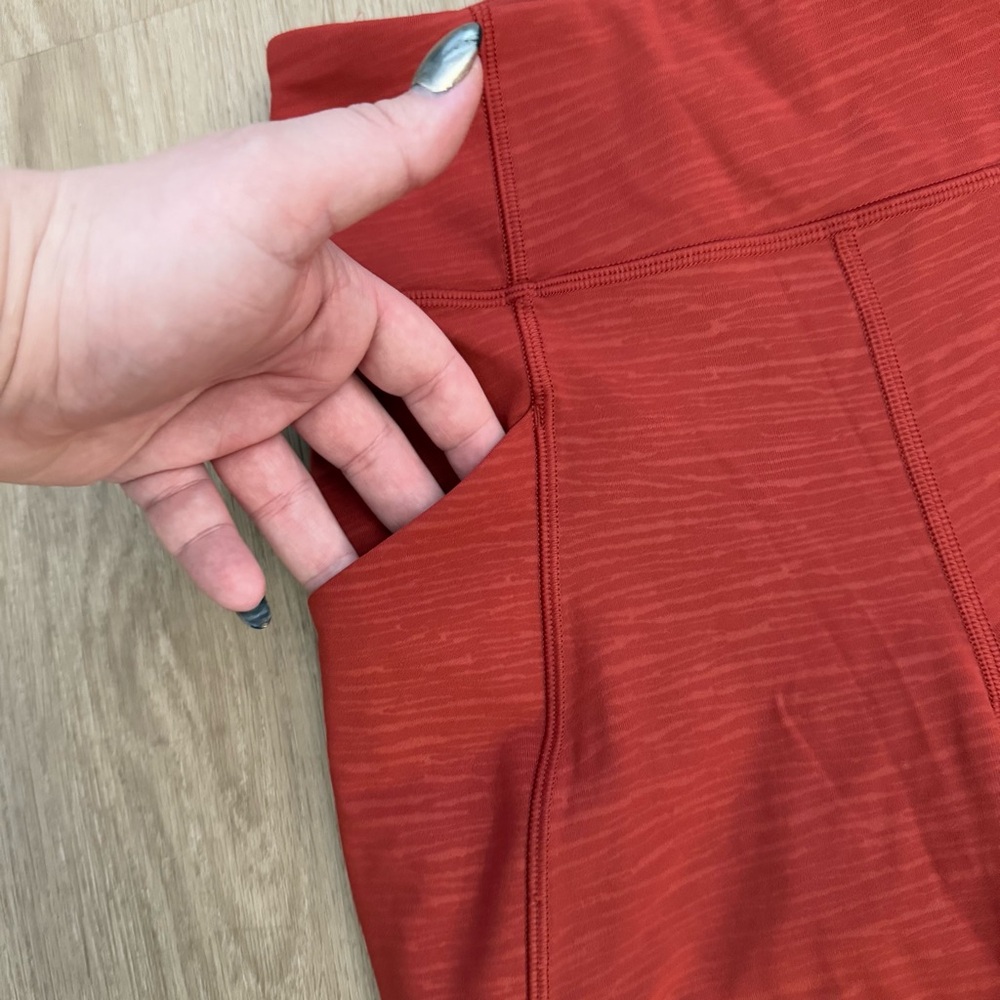 Like New Size 4 Lululemon Time To Sweat Crop Stride Embossed Cayenne Rust - Picture 2 of 12